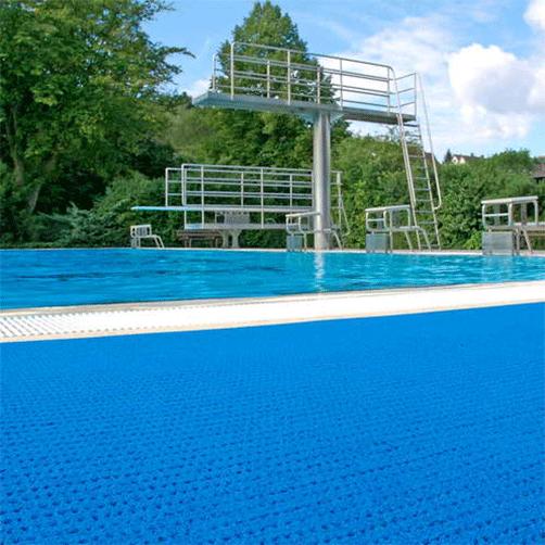 antirutsch-bodenbelag-schwimmbad