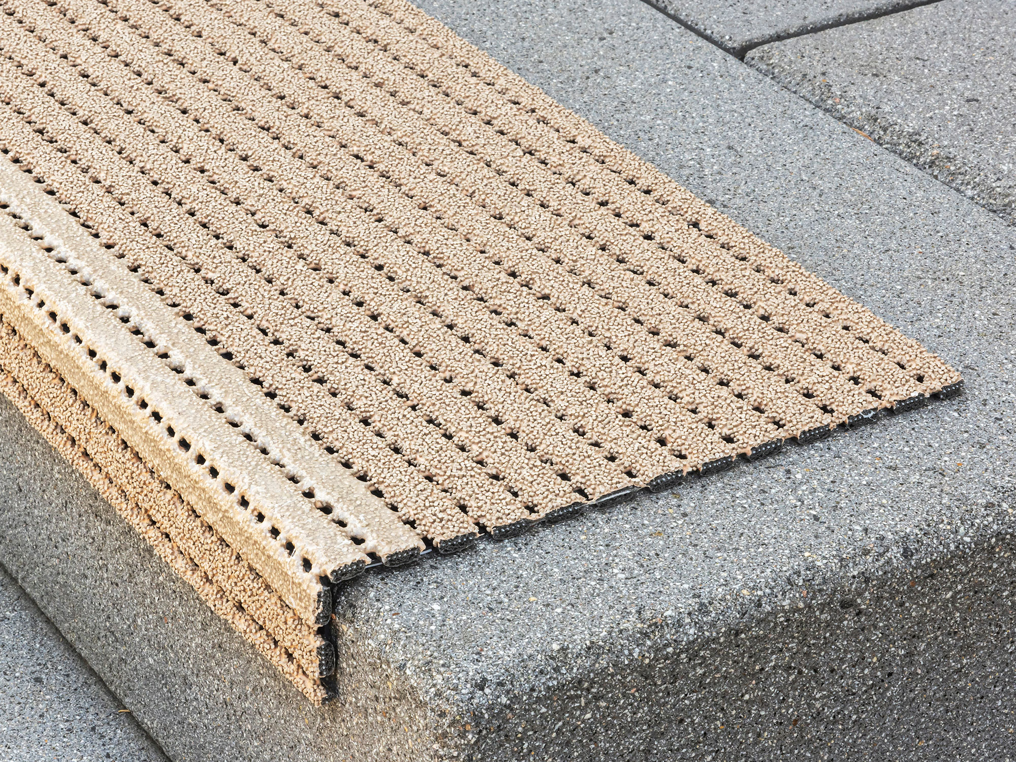 stufenmatte-aussen-unico-sand-1